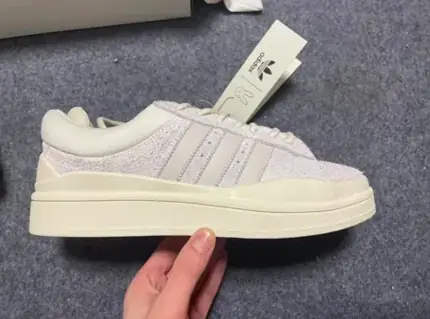 Adidas Bad Bunny Sneakers, versión blanca