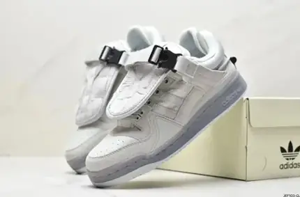Adidas Forum X Bad Bunny Sneakers, versión blanca