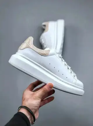 Alexander McQueen Sneakers [30 styles], versión blanca