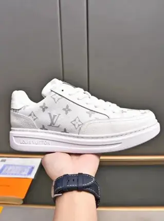 LV Shoes, versión blanca