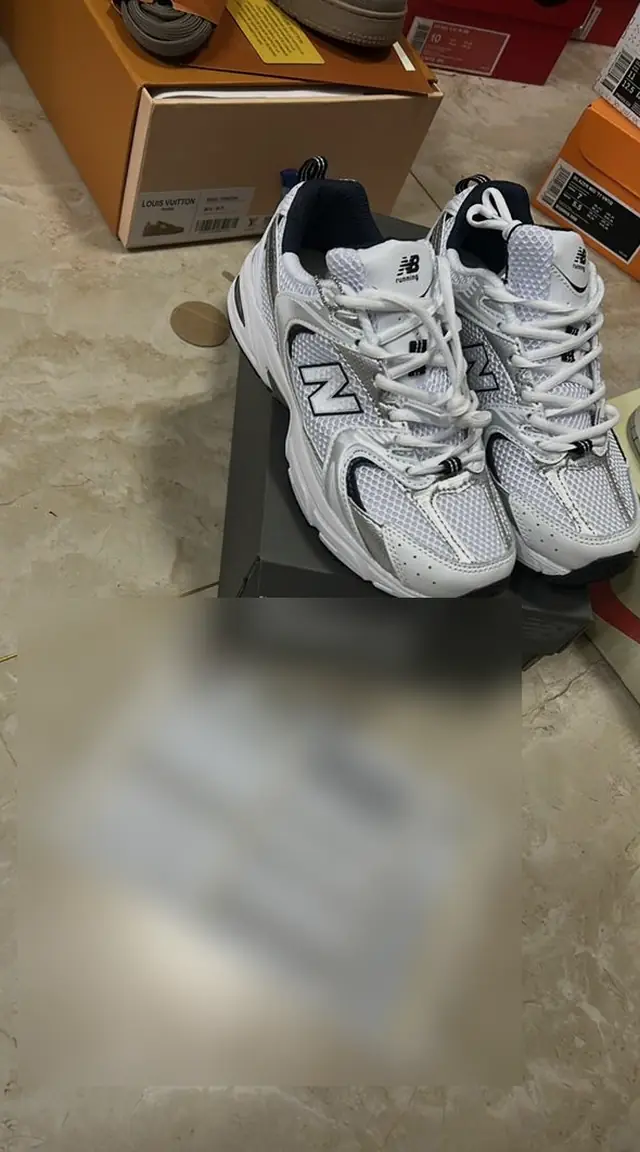 Zapatillas Blancas: Pedido preparado para despacho internacional (datos tapados)